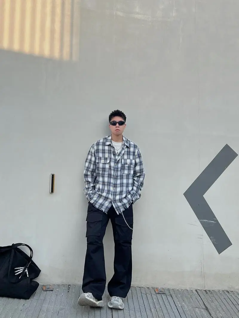 男士深色格子衬衫怎么搭配什么裤子好看图片