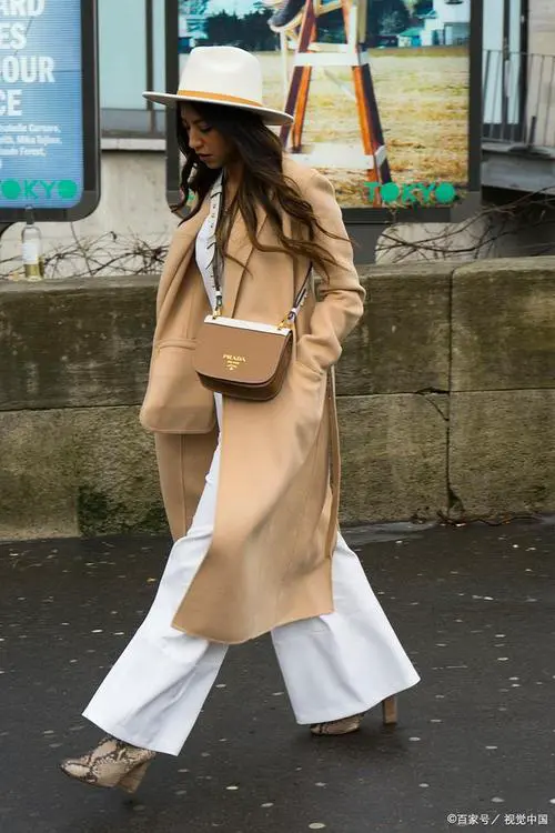 皮肤黑应该怎么搭配衣服