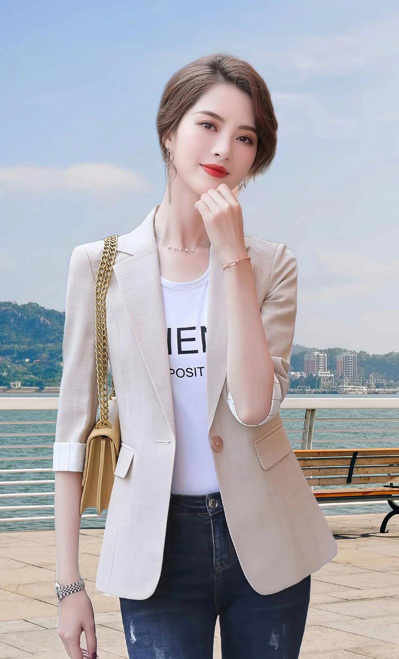 西装女生外套怎么搭配图片