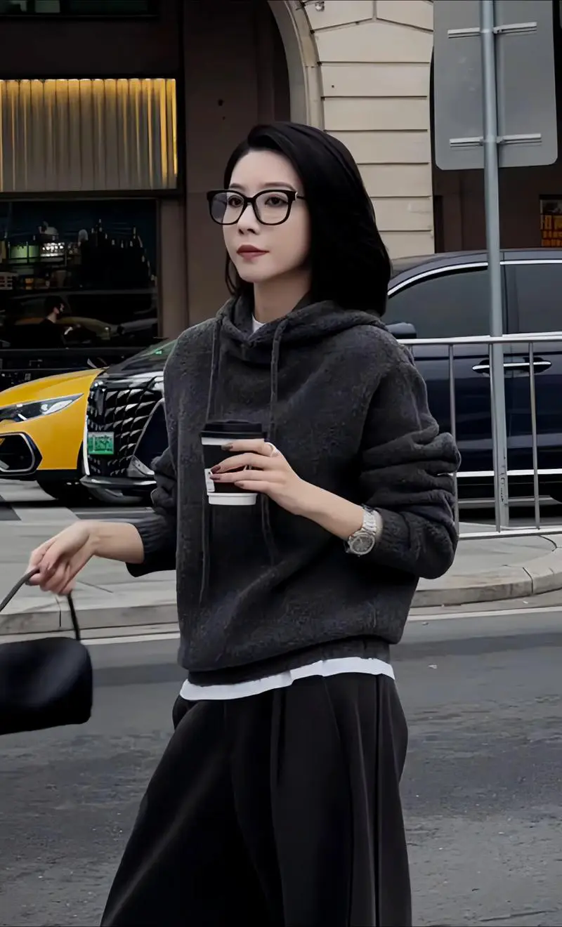 黑色灰色毛衣怎么搭配衣服好看图片欣赏