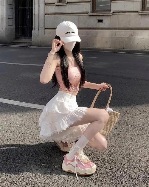 夏季半身伞裙怎么搭配