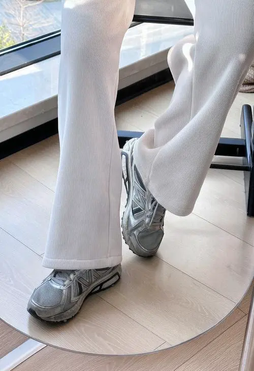 小灰鞋怎么搭配