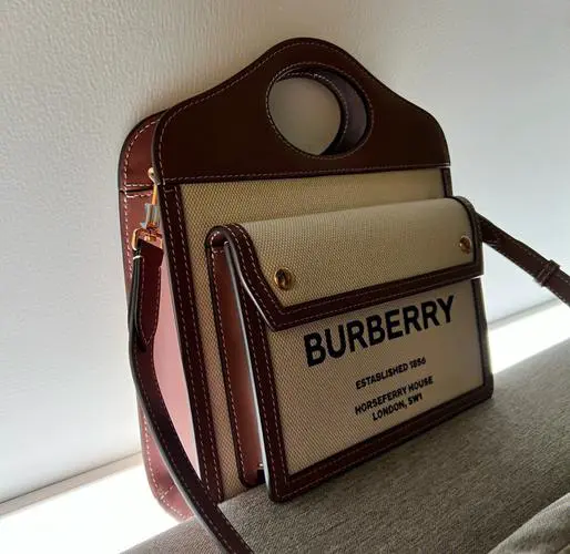 巴宝莉包包怎么搭配