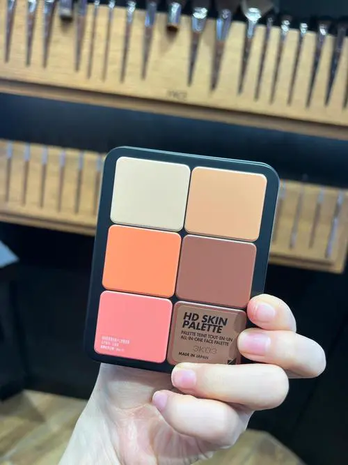 玫珂菲最新上市的修容盘