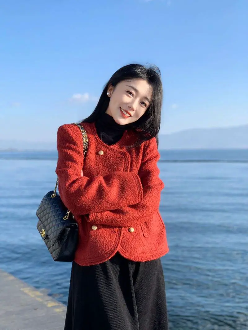 红色褂子怎么搭配衣服