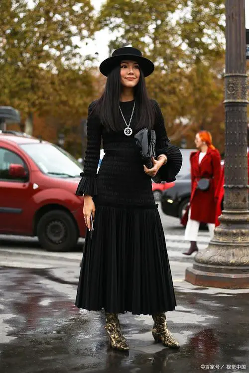 长版黑色衣服怎么搭配