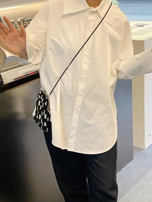 红色牛仔马甲怎么搭配