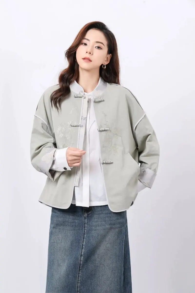 短绿风衣怎么搭配图片