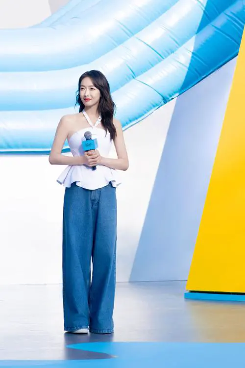 科颜氏最新代言人