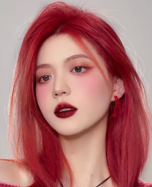 红色发型怎么搭配衣服