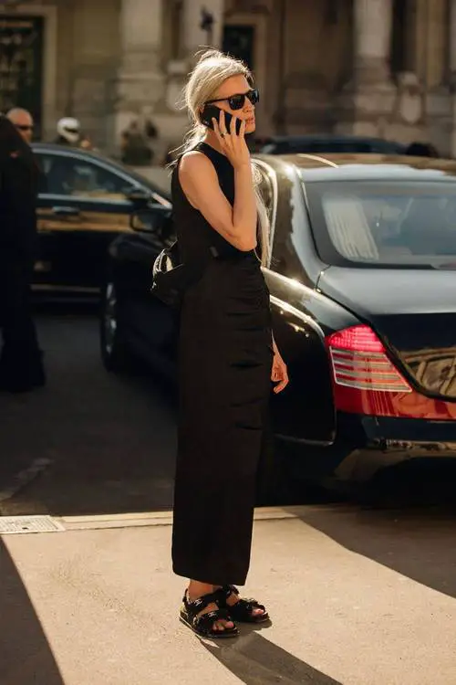 女生黑色的鞋子怎么搭配衣服图片