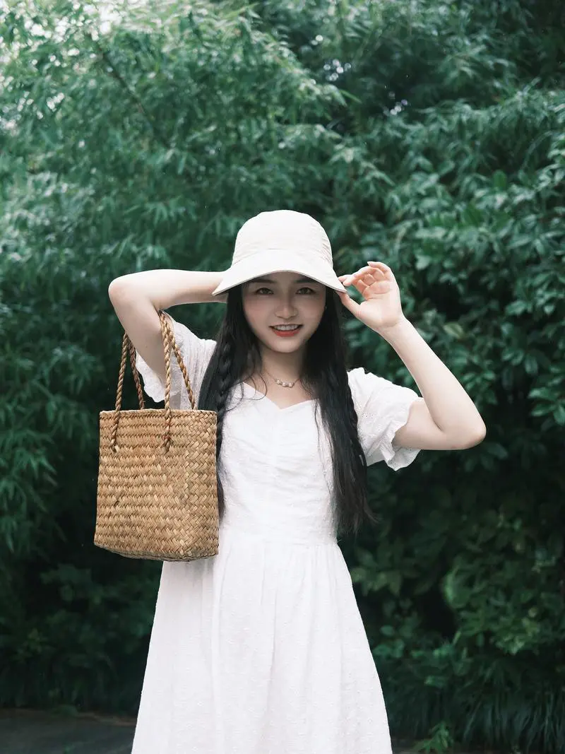 白帽子要怎么搭配衣服好看图片大全