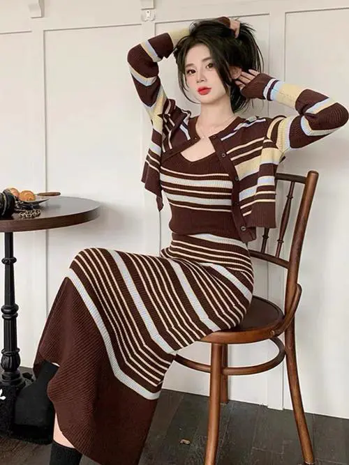 针织套装裙怎么搭配什么外套好看图片大全