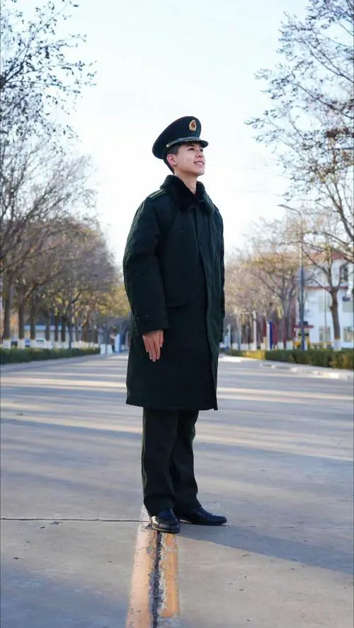 冬天军大衣怎么搭配图片女