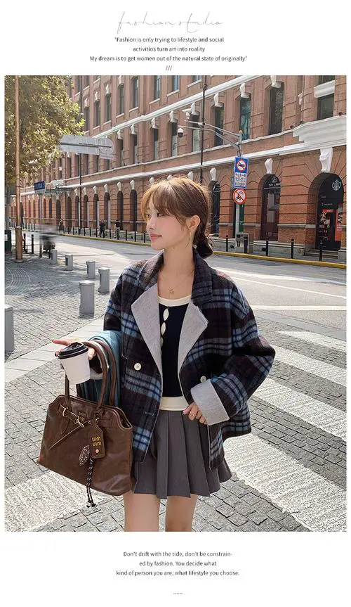 蓝格子短外套怎么搭配