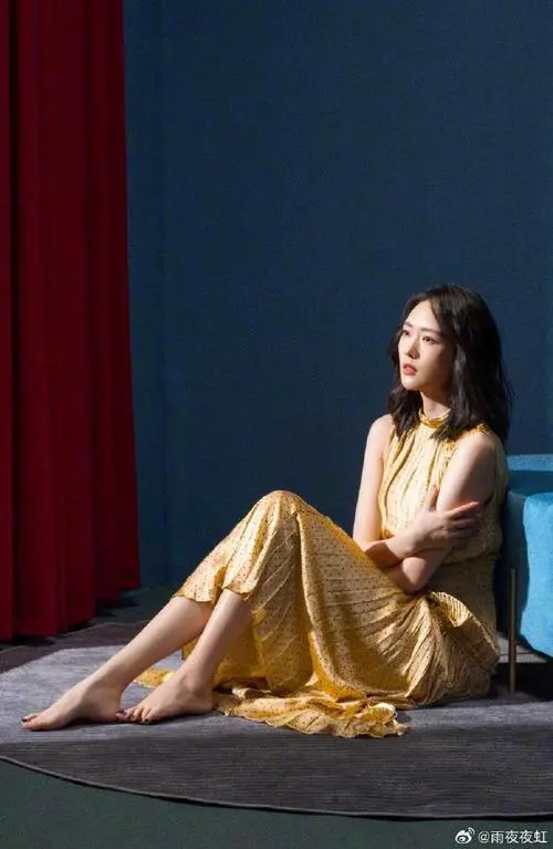 金色的鞋怎么搭配