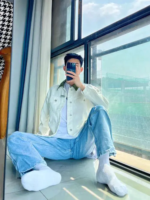 男式白外套怎么搭配