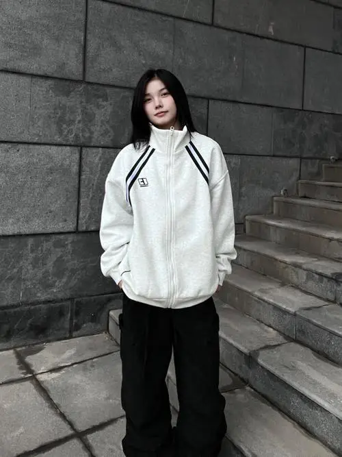 灰色卫衣夏天怎么搭配图片