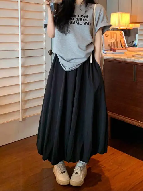 怎么搭配黑色蓬蓬裙