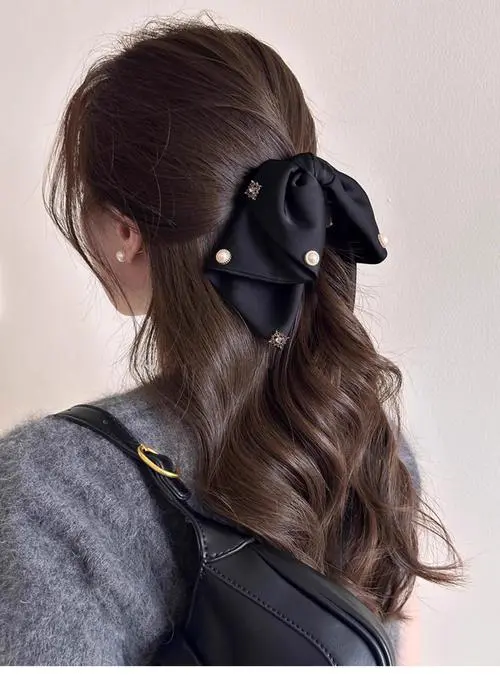 发夹怎么搭配衣服