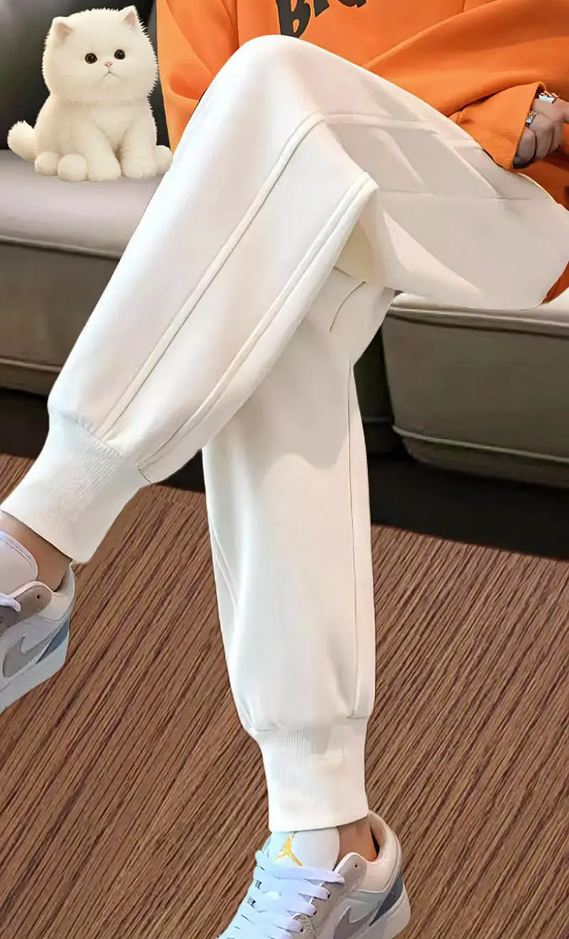 白色运动长裤怎么搭配