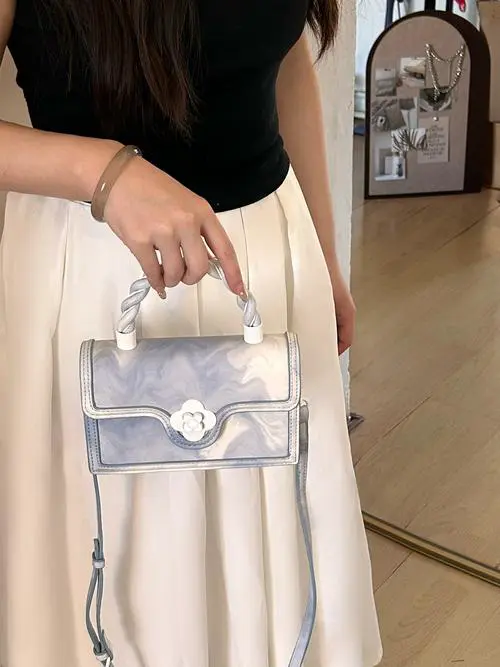 白色中包怎么搭配