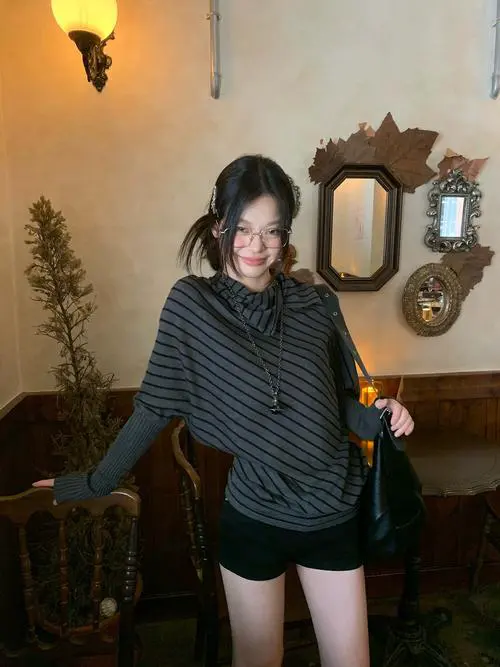 黑色灰色毛衣怎么搭配衣服好看