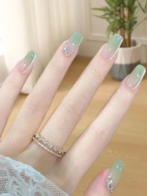 薄荷绿美甲最新款式