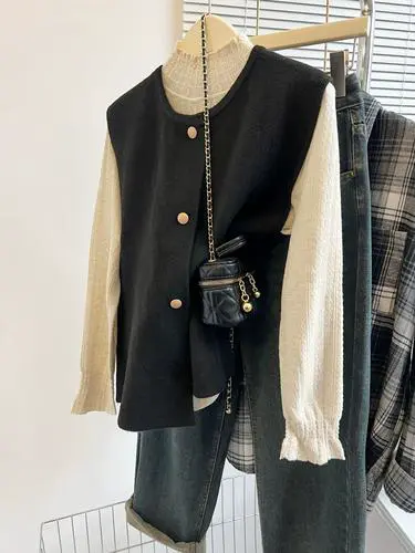 黑色雪纺背心怎么搭配什么外套好看