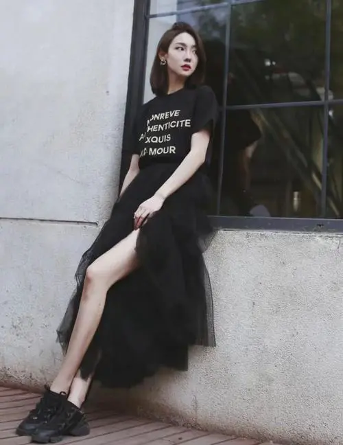 女生黑色的鞋子怎么搭配衣服好看图片欣赏