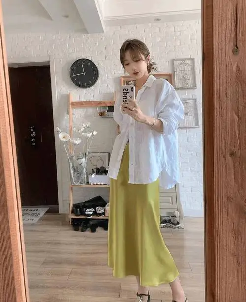 A字版衬衫怎么搭配下身