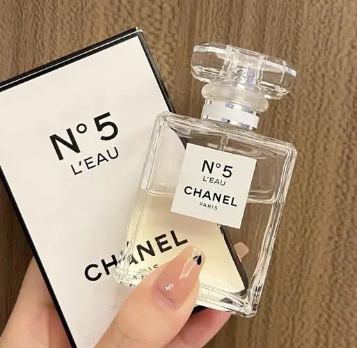 最新款香奈儿五号图片