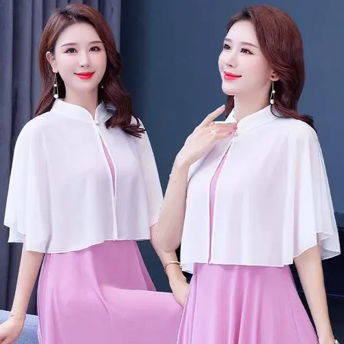 白色短款斗篷怎么搭配图片