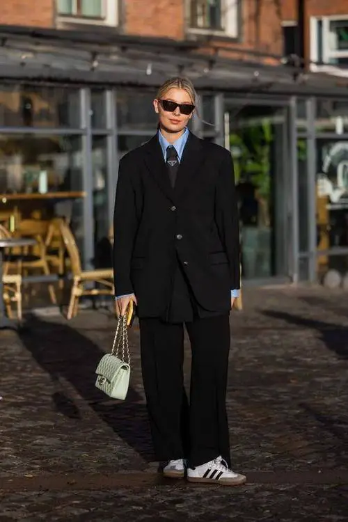 女生黑色的鞋子怎么搭配