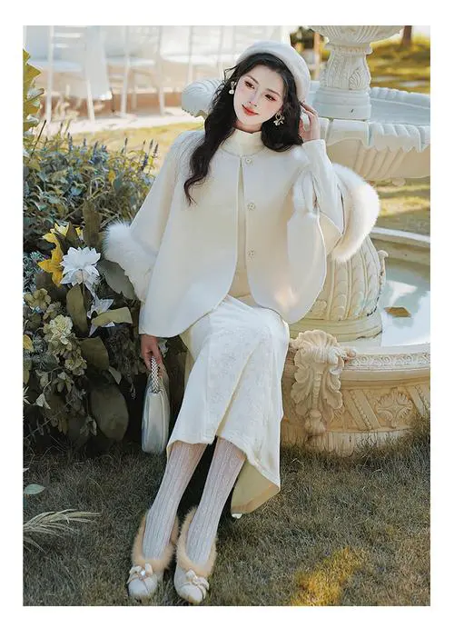 白色短款斗篷怎么搭配什么裤子好看图片