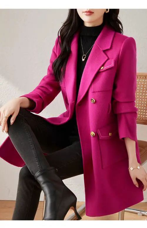 短款红羊绒大衣怎么搭配