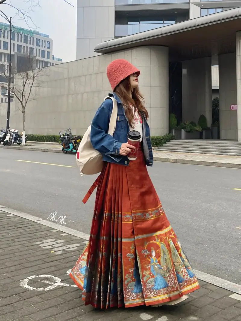 橘红色外套里面怎么搭配