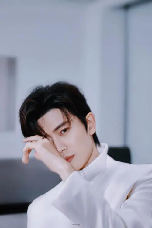 欧诗漫代言人图片最新