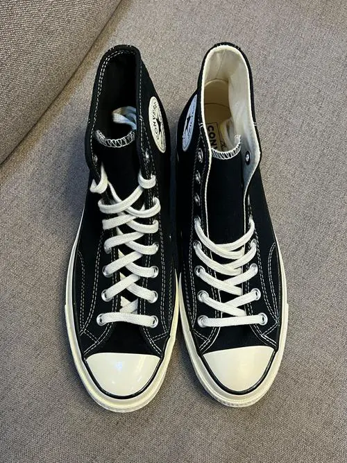 高帮黑色运动鞋怎么搭配衣服好看吗