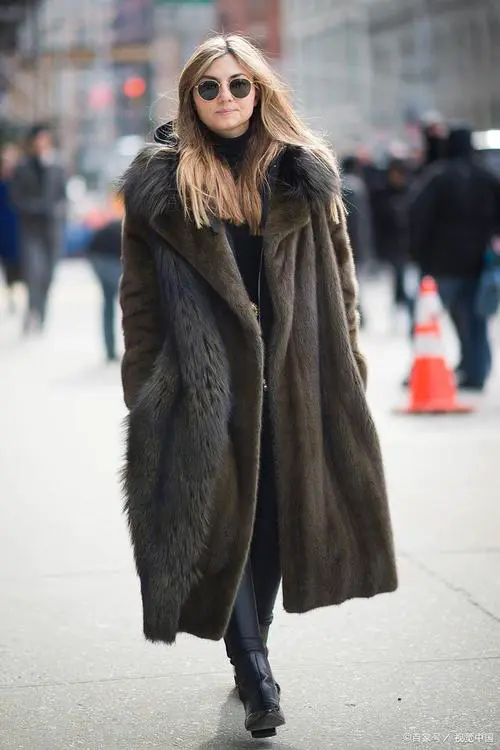 貂毛大衣要怎么搭配什么裤子好看