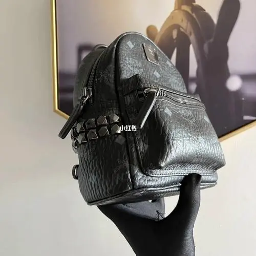 黑色迷你包怎么搭配