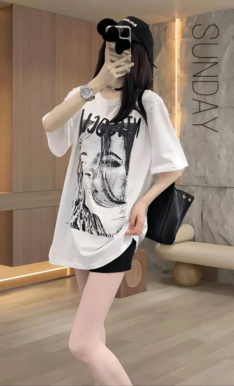 白色印花t恤怎么搭配外套好看