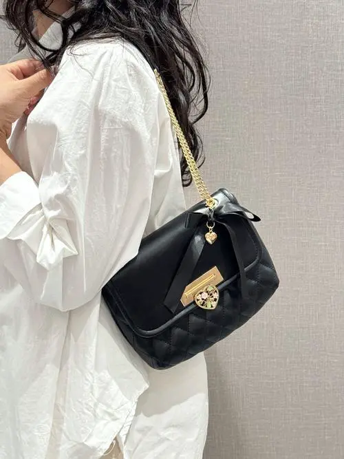 包包链怎么搭配图片欣赏