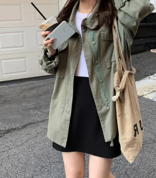 短绿风衣怎么搭配图片