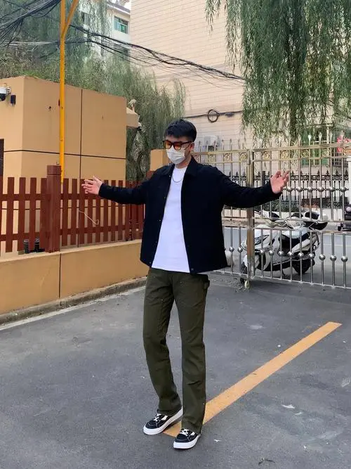 个子高的男生怎么搭配衣服