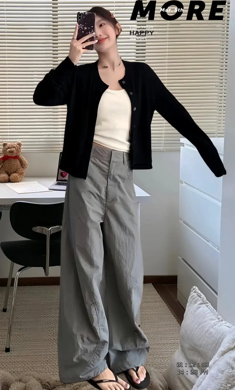 灰色衣服黑色裤子鞋子怎么搭配图片欣赏