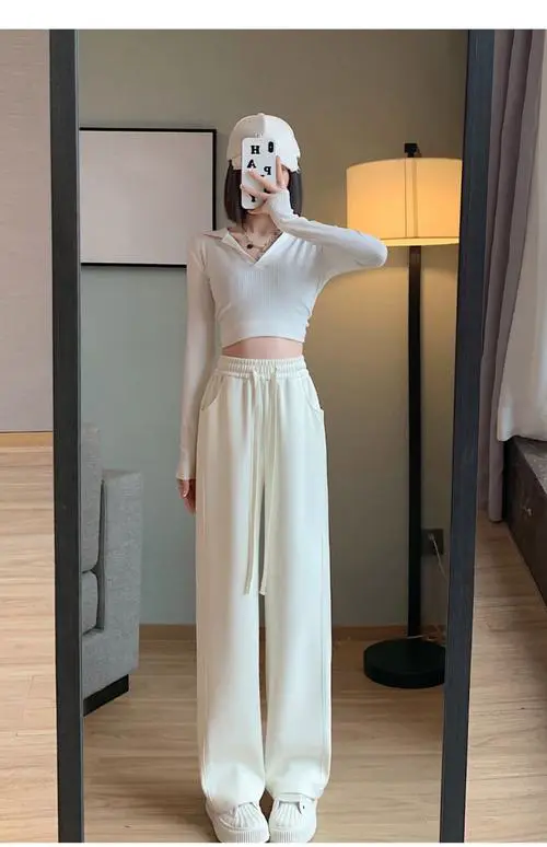 白色运动长裤怎么搭配