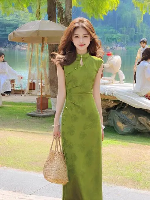 浅绿色包裙怎么搭配外套