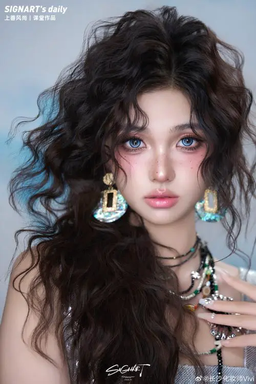 最新时尚妆面造型图片