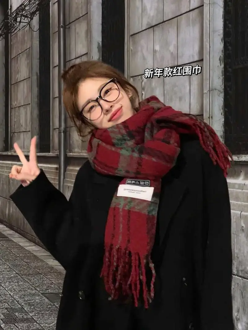 皮肤黑穿红格子衣服怎么搭配什么围巾好看